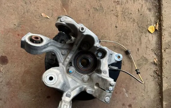 Subaru Forester SK Rear wheel hub spindle/knuckle 27540FL111