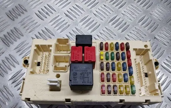 Alfa Romeo 147 BSM Control unit 60698109