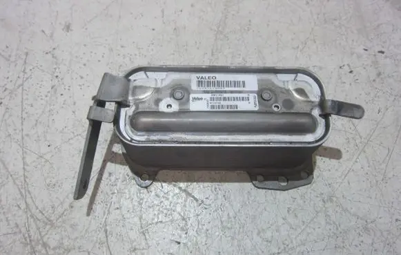 BMW 5 F10 F11 Engine oil radiator 7638581