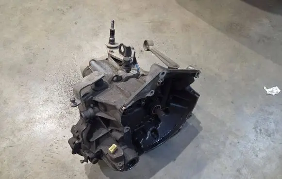 Peugeot 206 Manual 5 speed gearbox 20CF09