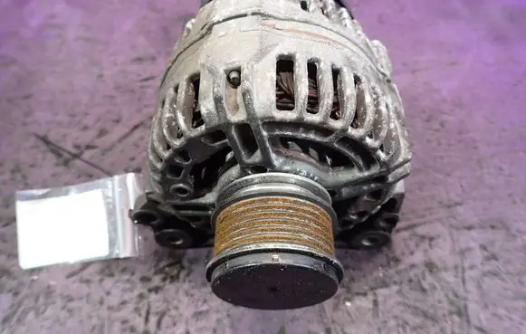 Skoda Fabia Mk2 (5J) Generator/alternator 06F903023D