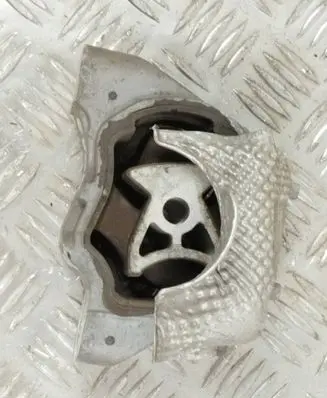 Land Rover Evoque I Engine mount bracket