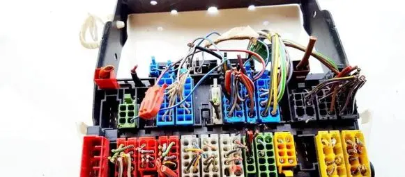 Volkswagen PASSAT B3 Fuse box set 357937039