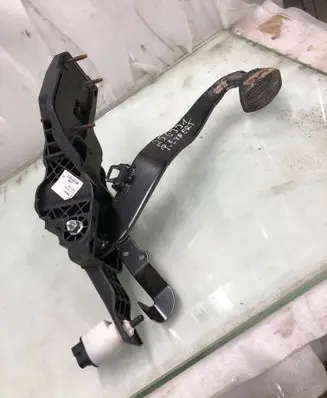 Peugeot Expert Brake pedal 9839872080
