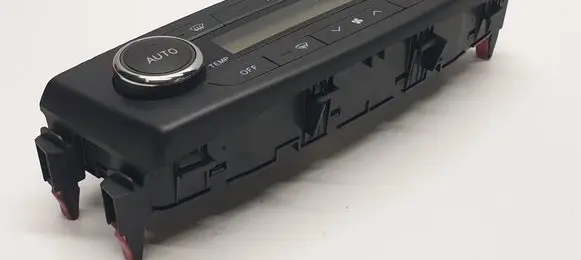 Toyota Avensis T270 Climate control unit 5590005370