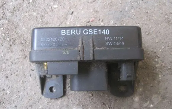 Mercedes-Benz C W203 Glow plug pre-heat relay 0522120720