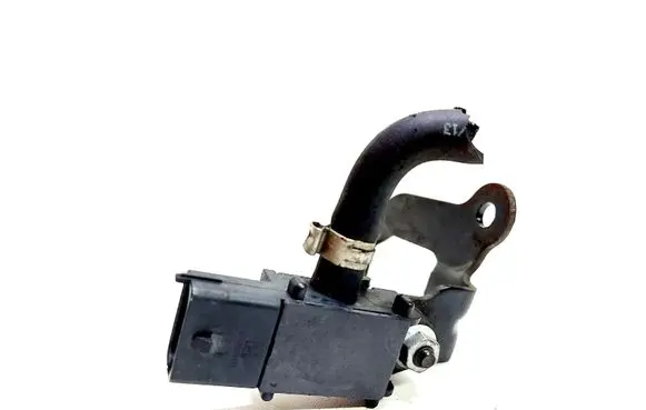 Opel Zafira C Vacuum valve 55566127