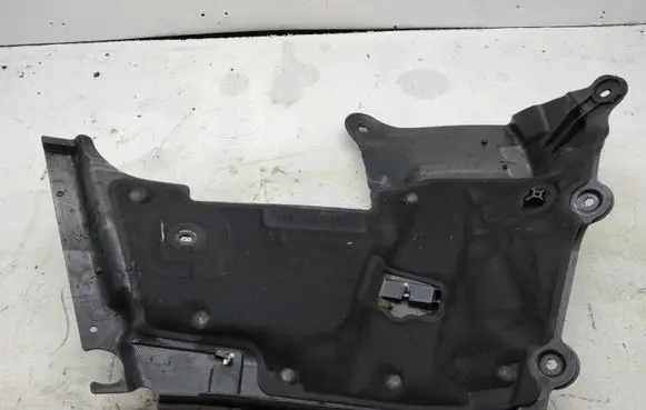 Mercedes-Benz C W205 Other engine bay part A2056205801 40212860 014102A
