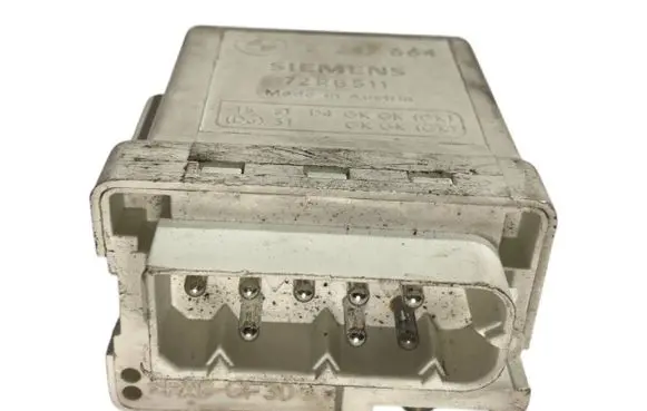 BMW 3 E46 Glow plug pre-heat relay 2247664