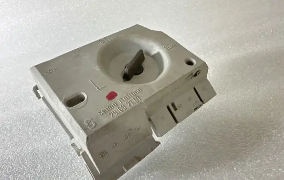 Audi 80 90 S2 B4 Tail light bulb cover holder 29632101