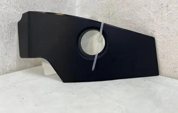 Nissan Qashqai J12 Rear/tail light trim molding V359300L