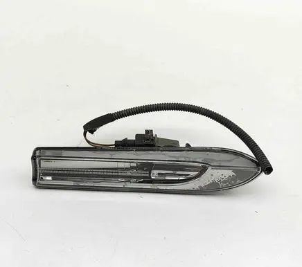 Front fender indicator light