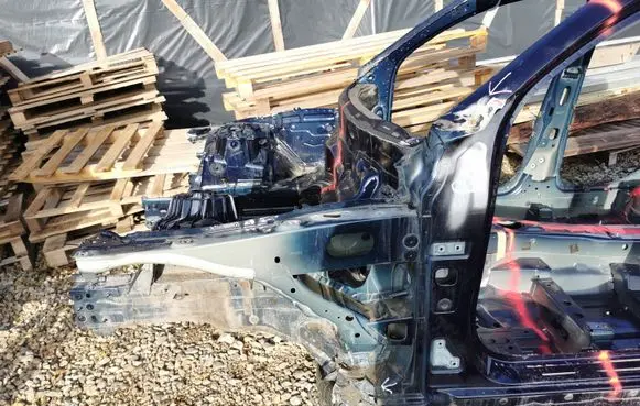 Mercedes-Benz EQC Front quarter panel 