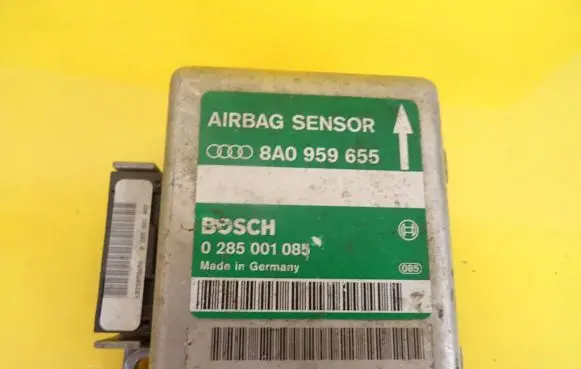 Audi A6 S6 C4 4A Airbag control unit/module 8A0959655