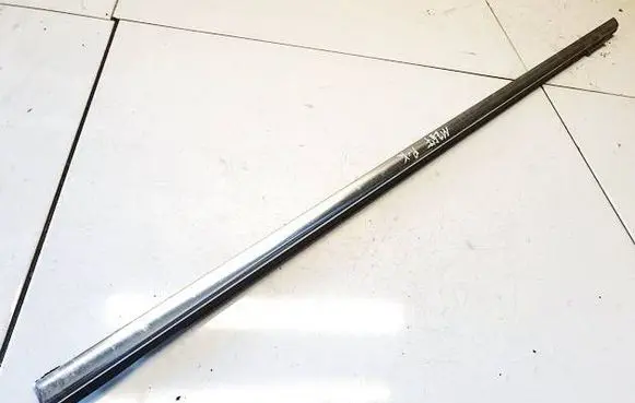 Ford C-MAX II Front door glass trim molding 