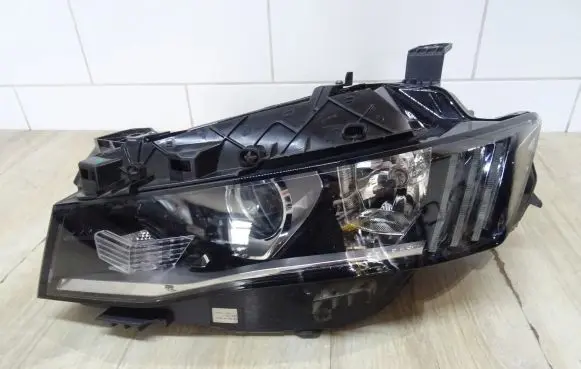 Peugeot 508 Headlight/headlamp 9823144280