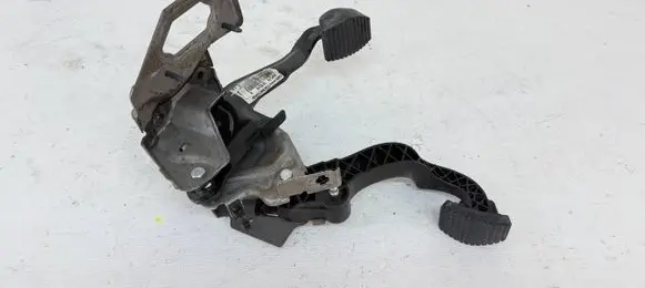 Citroen C3 Pedal assembly 9807334080