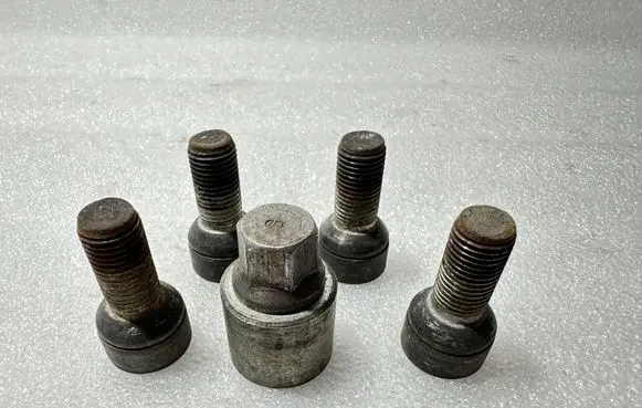 Audi A6 S6 C7 4G Anti-theft wheel nuts and lock 