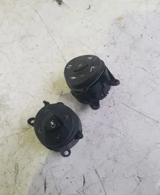 Ford Focus Steering wheel buttons/switches DM5T14K147DA AM5T14K147AA