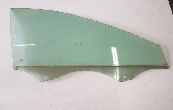 Seat Leon (5F) Front door window glass four-door