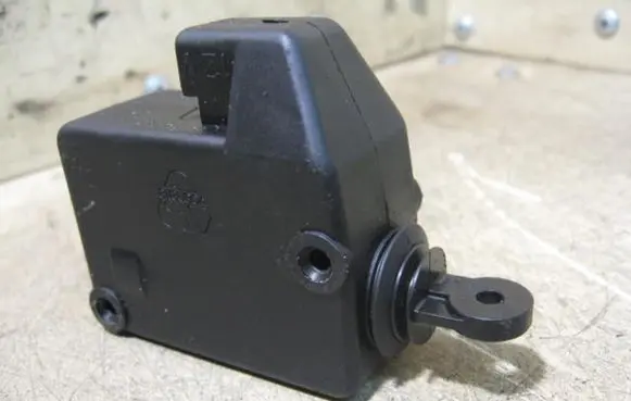 Volvo S40, V40 Tailgate boot lock/latch motor 
