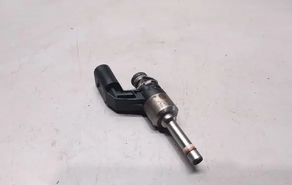 Volkswagen Golf VI Fuel injector 03C906036F