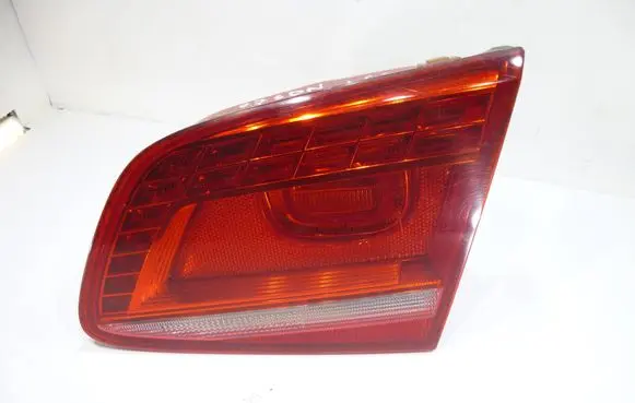 Tailgate rear/tail lights