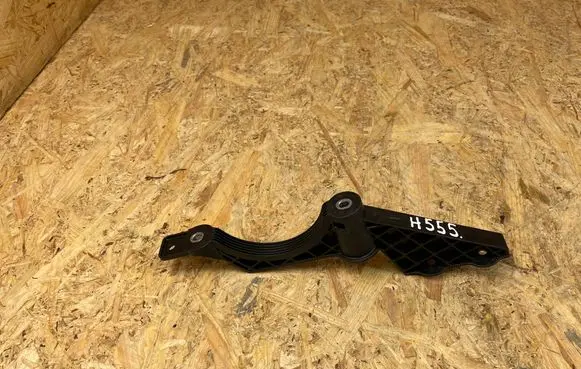 Volvo XC40 Fender mounting bracket 32339599