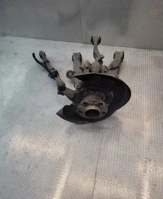 BMW 6 F12 F13 Rear wheel hub 6852894