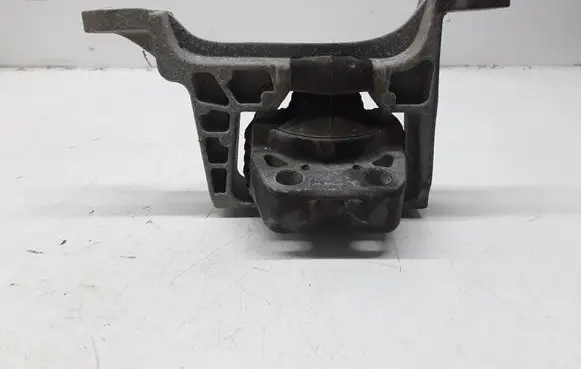 Engine mount bracket