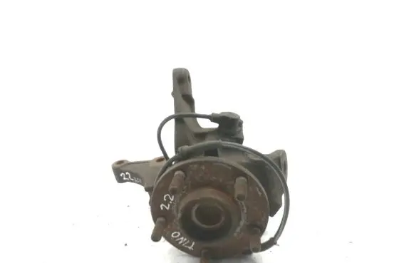 Nissan Almera Tino Front wheel hub