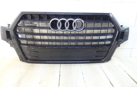 Audi Q7 4M Front bumper upper radiator grill 4M0853651F