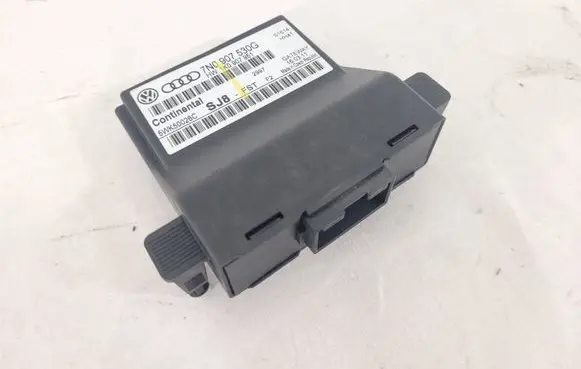 Volkswagen PASSAT B7 Gateway control module 7N0907530G 1K0907951