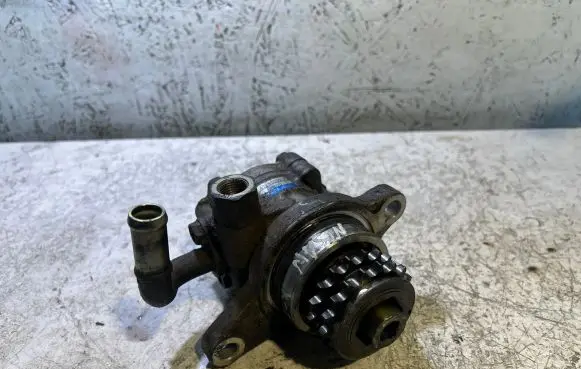 Nissan X-Trail T30 Power steering pump 8H800 47282035