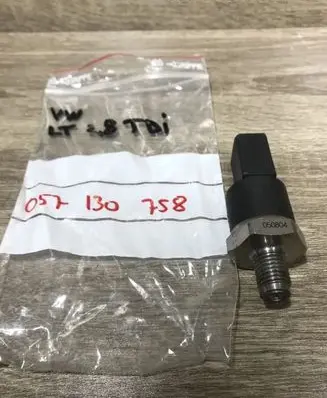 Audi A8 S8 D3 4E Fuel pressure sensor 057130758 0281002354