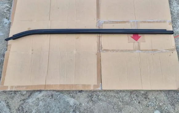 BMW X3 G01 Door glass trim 7410016