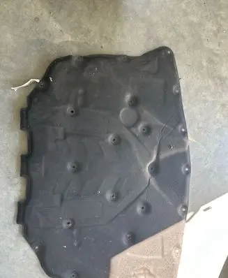 Engine bonnet/hood sound/heat insulation