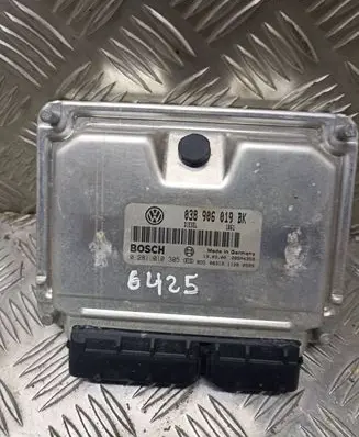 Volkswagen PASSAT B5 Engine control unit/module 038906019BK 0281010305