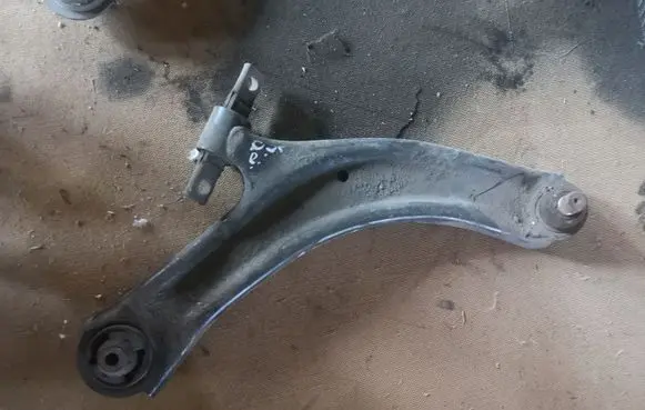 Nissan Qashqai Front lower control arm/wishbone