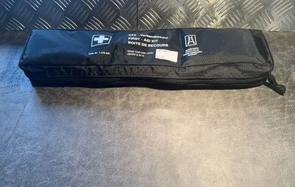 BMW 7 F01 F02 F03 F04 First aid kit 7276541