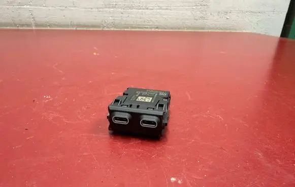 BMW X3 G45 USB socket connector 5A8D637 84105A8D637