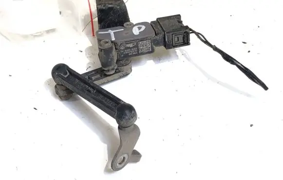 Headlight/headlamp level sensor