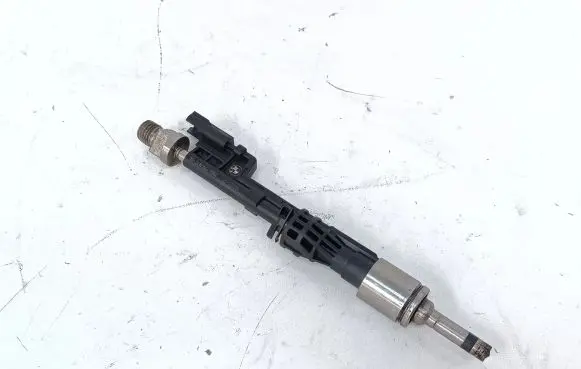 BMW X5M E70 Fuel injector 1364759787004 7597870 0261500109