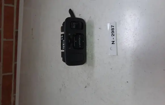 Toyota Yaris Wing mirror switch