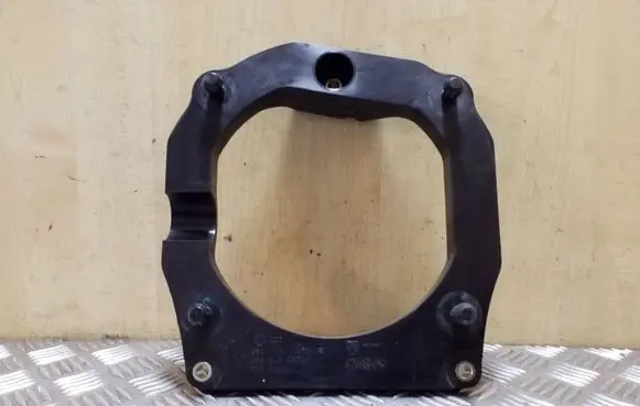 Audi A8 S8 D4 4H Fuel tank mounting bracket 4H0131979B