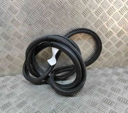 Trunk rubber seal (body)