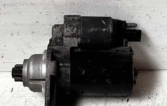 Volkswagen PASSAT B6 Starter motor 0001121408