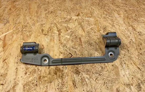 Audi A6 S6 C8 4K Fender mounting bracket 4K0821167