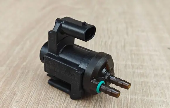 BMW 8 G16 Vacuum valve 8570591