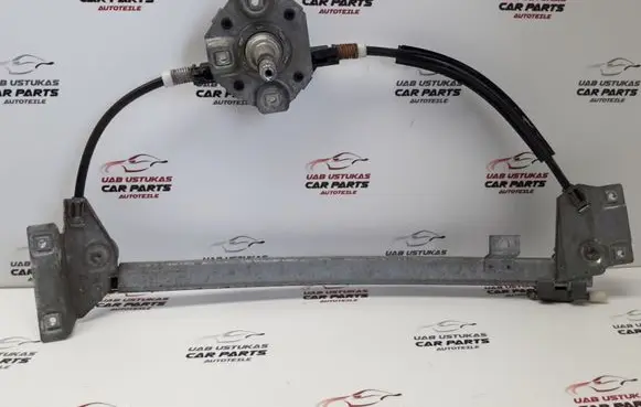 Rear door manual window regulator